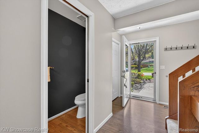 6626 Ridgeview Drive, Clarkston, MI 48346