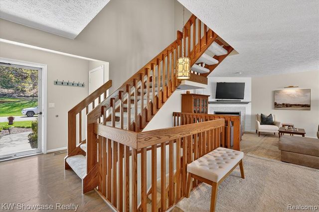 6626 Ridgeview Drive, Clarkston, MI 48346