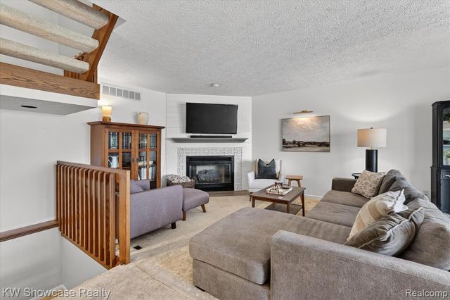 6626 Ridgeview Drive, Clarkston, MI 48346