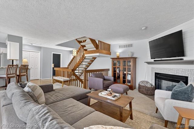 6626 Ridgeview Drive, Clarkston, MI 48346