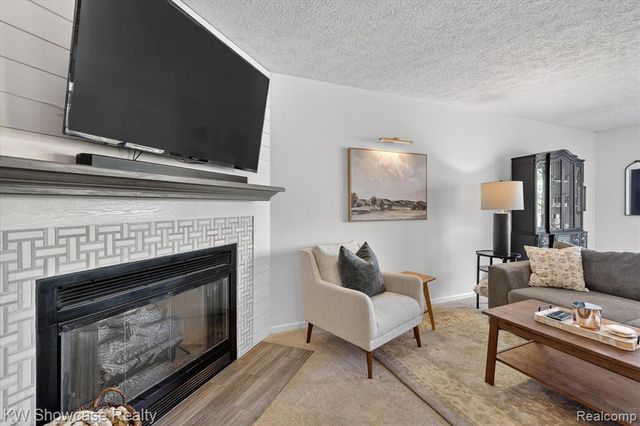 6626 Ridgeview Drive, Clarkston, MI 48346
