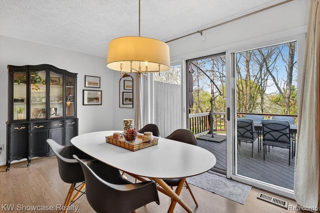 6626 Ridgeview Drive, Clarkston, MI 48346