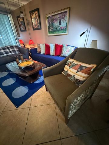 8220 Sunrise Lakes Blvd 309, Sunrise, FL 33322