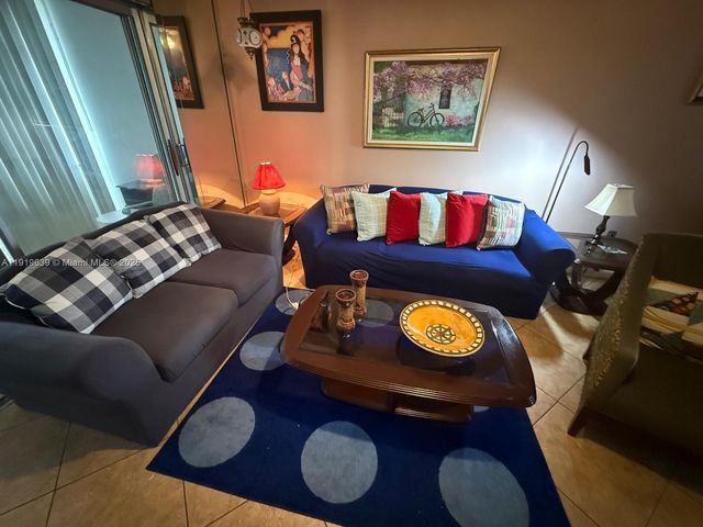 8220 Sunrise Lakes Blvd 309, Sunrise, FL 33322