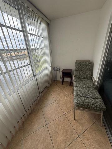 8220 Sunrise Lakes Blvd 309, Sunrise, FL 33322