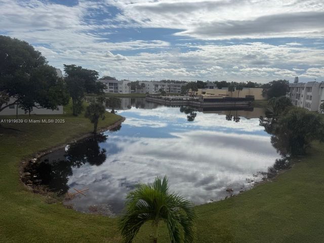 8220 Sunrise Lakes Blvd 309, Sunrise, FL 33322