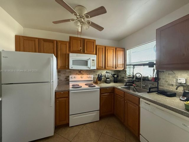 8220 Sunrise Lakes Blvd 309, Sunrise, FL 33322