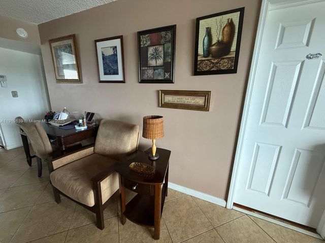 8220 Sunrise Lakes Blvd 309, Sunrise, FL 33322