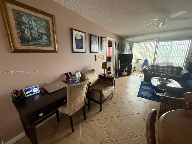 8220 Sunrise Lakes Blvd 309, Sunrise, FL 33322