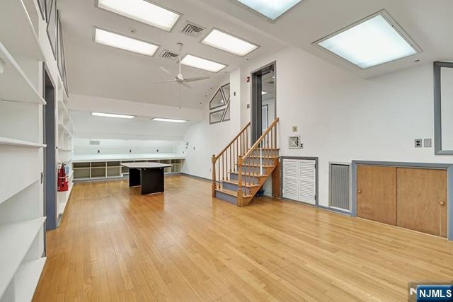 107 Stuyvesant Avenue 2nd Fl, Lyndhurst, NJ 07071