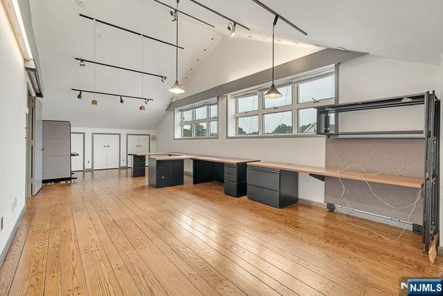 107 Stuyvesant Avenue 2nd Fl, Lyndhurst, NJ 07071