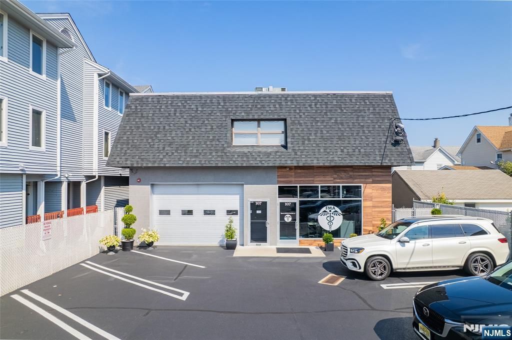 107 Stuyvesant Avenue 2nd Fl, Lyndhurst, NJ 07071