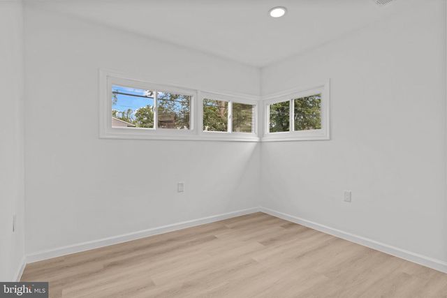 35 THIMBLEBERRY LN, Levittown, PA 19054