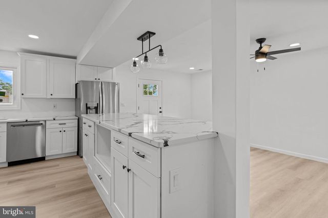 35 THIMBLEBERRY LN, Levittown, PA 19054