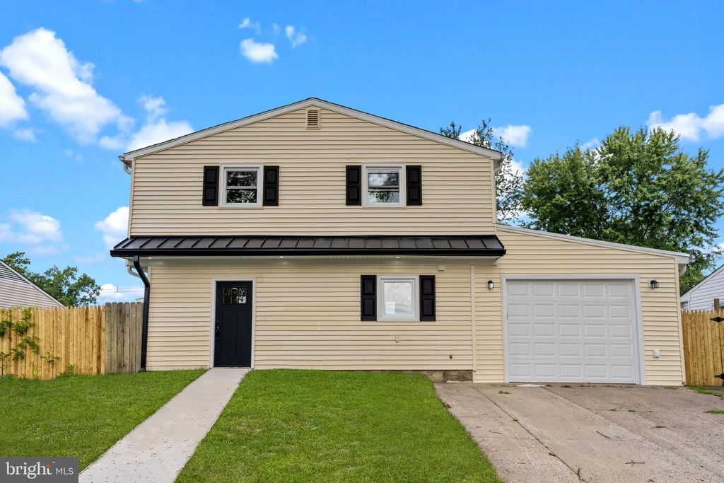 35 THIMBLEBERRY LN, Levittown, PA 19054