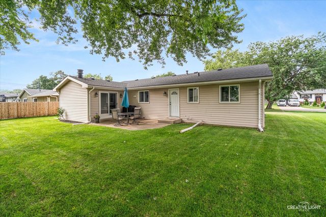 2160 W Illinois Avenue, Aurora, IL 60506