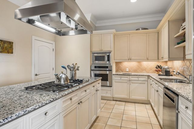 2828 Hood Street 707, Dallas, TX 75219