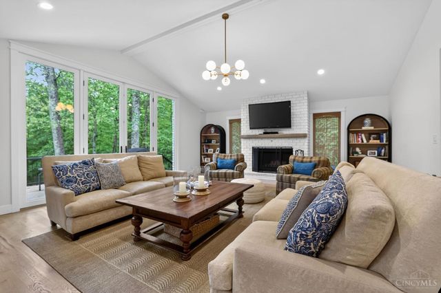 10552 Tanagerhills Drive, Symmes Twp, OH 45249