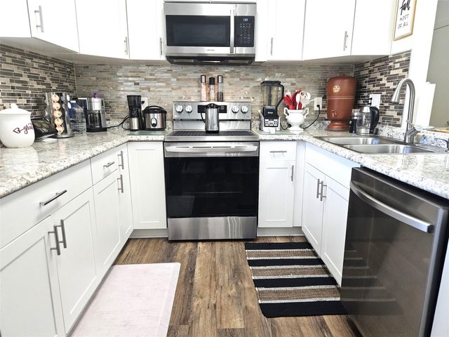 17 Vista Palm Ln 202, Vero Beach, FL 32962