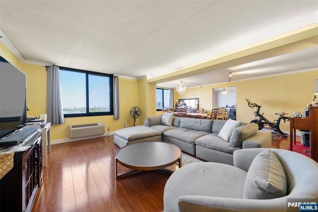 1265 15th 11L, Fort Lee, NJ 07024