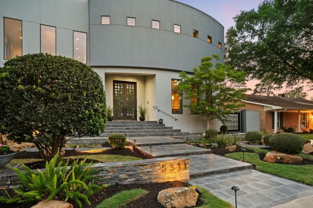 5311 Queensloch Drive, Houston, TX 77096