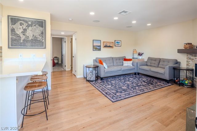 7956 Terrace Rock Way 201, Las Vegas, NV 89128