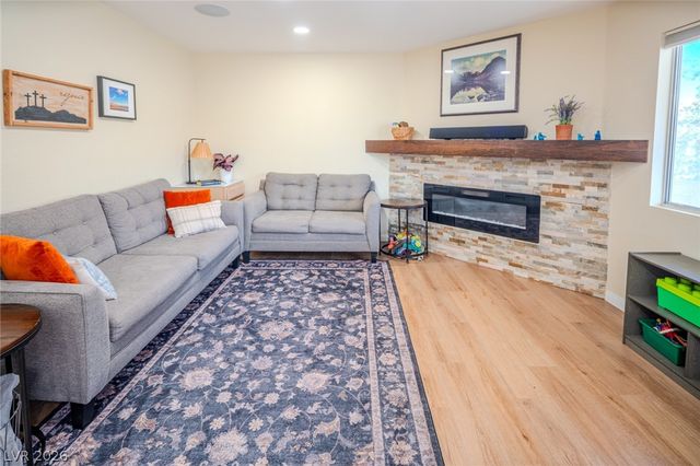 7956 Terrace Rock Way 201, Las Vegas, NV 89128