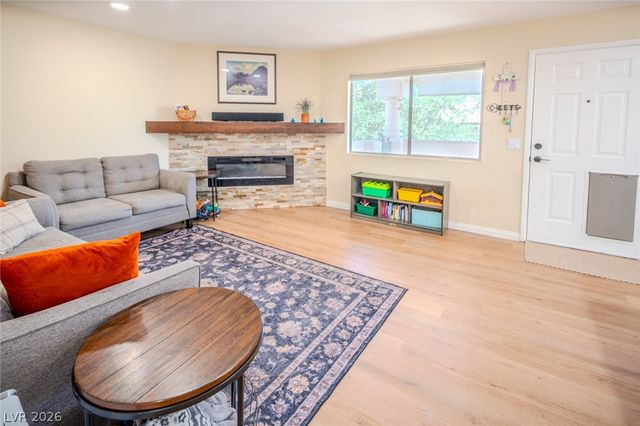 7956 Terrace Rock Way 201, Las Vegas, NV 89128