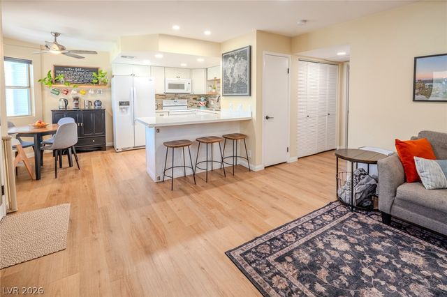 7956 Terrace Rock Way 201, Las Vegas, NV 89128