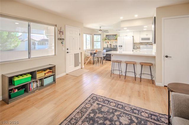 7956 Terrace Rock Way 201, Las Vegas, NV 89128