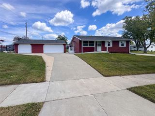 295 S 19th St Court, Marion, IA 52302