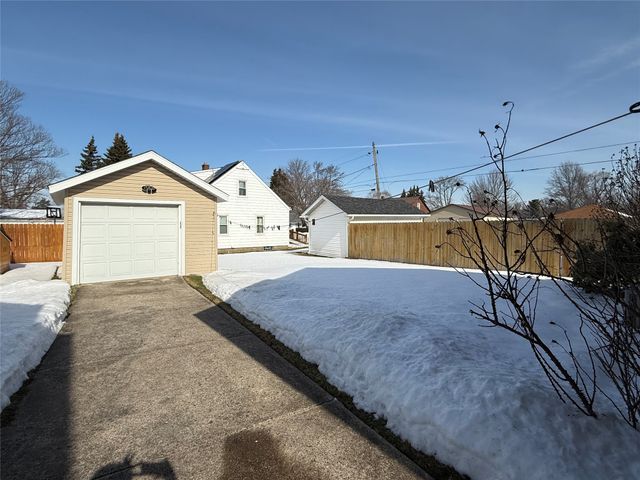 3016 WOODLAWN Avenue, Erie, PA 16510