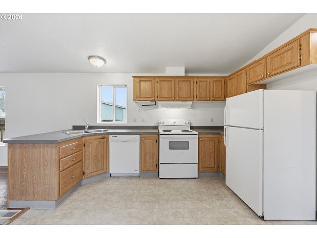 23140 Ne HALSEY St, Wood Village, OR 97060