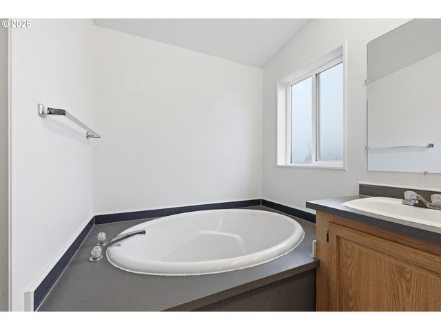 23140 Ne HALSEY St, Wood Village, OR 97060