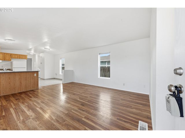 23140 Ne HALSEY St, Wood Village, OR 97060