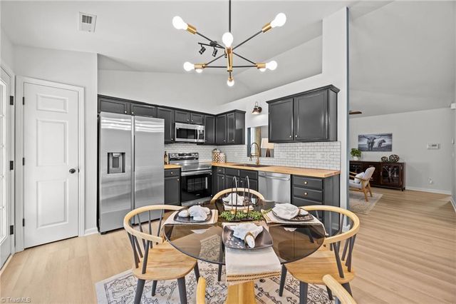 5748 Fox Chase Drive, Winston-salem, NC 27105