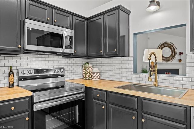 5748 Fox Chase Drive, Winston-salem, NC 27105