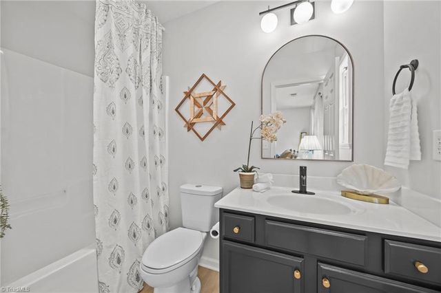 5748 Fox Chase Drive, Winston-salem, NC 27105