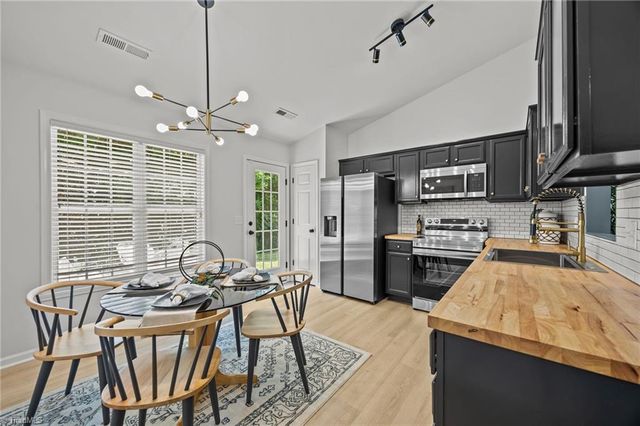5748 Fox Chase Drive, Winston-salem, NC 27105