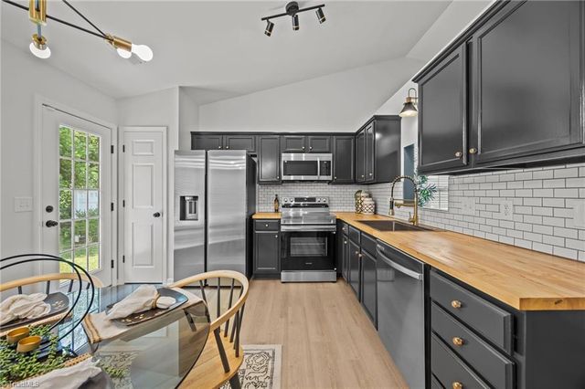 5748 Fox Chase Drive, Winston-salem, NC 27105