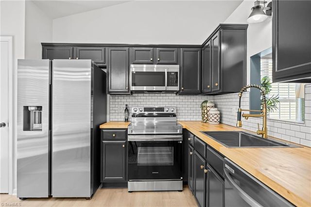 5748 Fox Chase Drive, Winston-salem, NC 27105