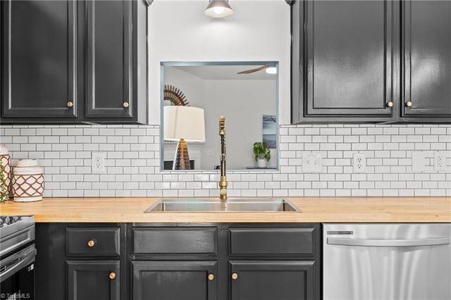 5748 Fox Chase Drive, Winston-salem, NC 27105