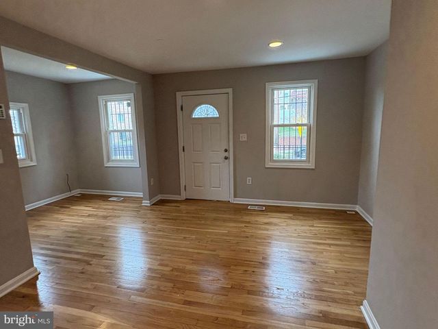 5126 CALL PL SE, Washington, DC 20019