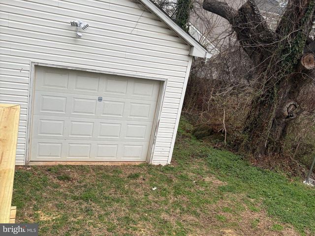 5126 CALL PL SE, Washington, DC 20019