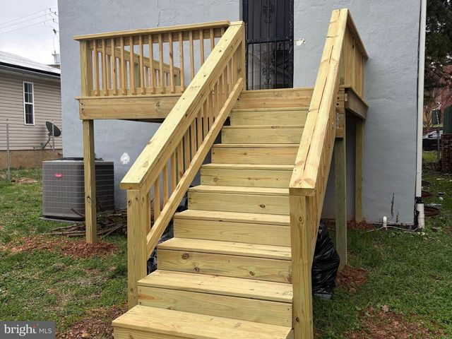 5126 CALL PL SE, Washington, DC 20019