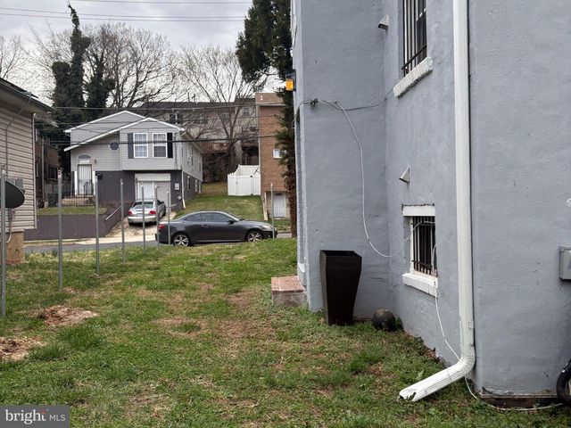 5126 CALL PL SE, Washington, DC 20019