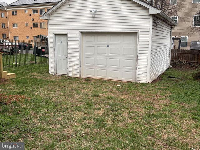 5126 CALL PL SE, Washington, DC 20019