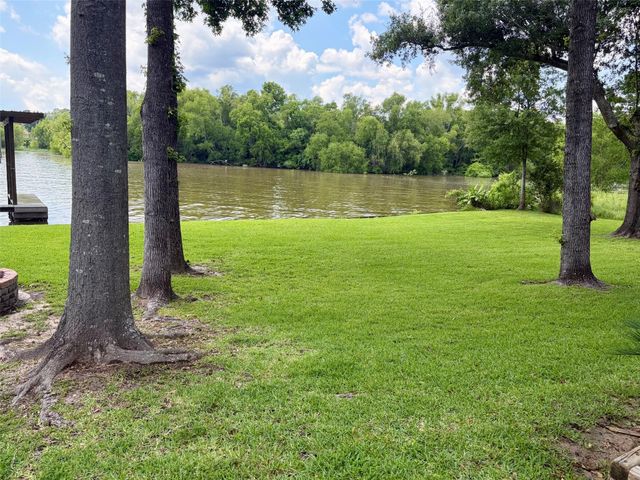 860 Plum Tree, Livingston, TX 77351