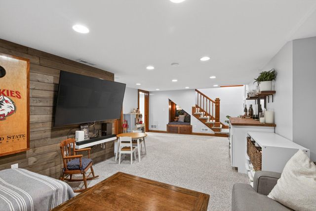 2829 Hampshire Avenue S, Saint Louis Park, MN 55426