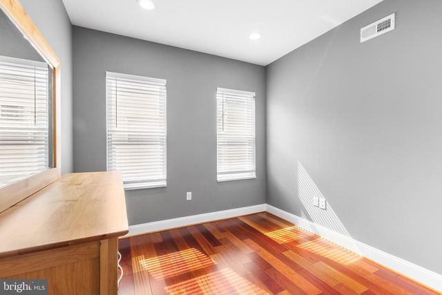 2422 S JUNIPER ST, Philadelphia, PA 19148